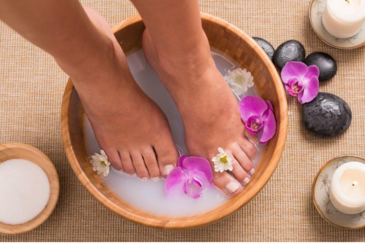 Yazın korkulu rüyası: Ayak kokusunu önlemek için 6 doğal yöntem