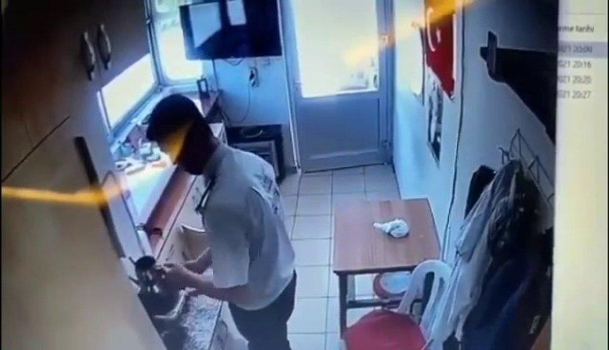 Adana'da güvenlik görevlisi sokak köpeğinin üzerine sıcak su döktü