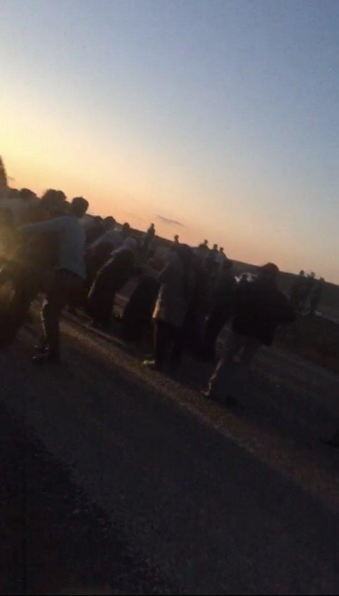 Ağrı'da otlattığı hayvanları yolun karşısına geçiren kız çocuğu, tırın altında kaldı