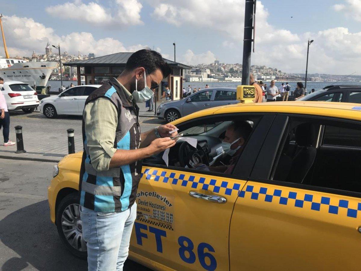 Eminönü’nde sivil ekipler taksileri denetledi