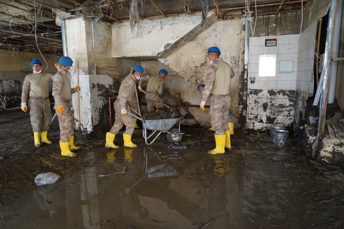 Kastamonu’da sel felaketi: Ölen genç kızın eşyaları duygulandırdı