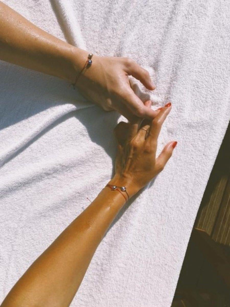 Hande Erçel ile Kerem Bürsin'den el ele tatil pozu