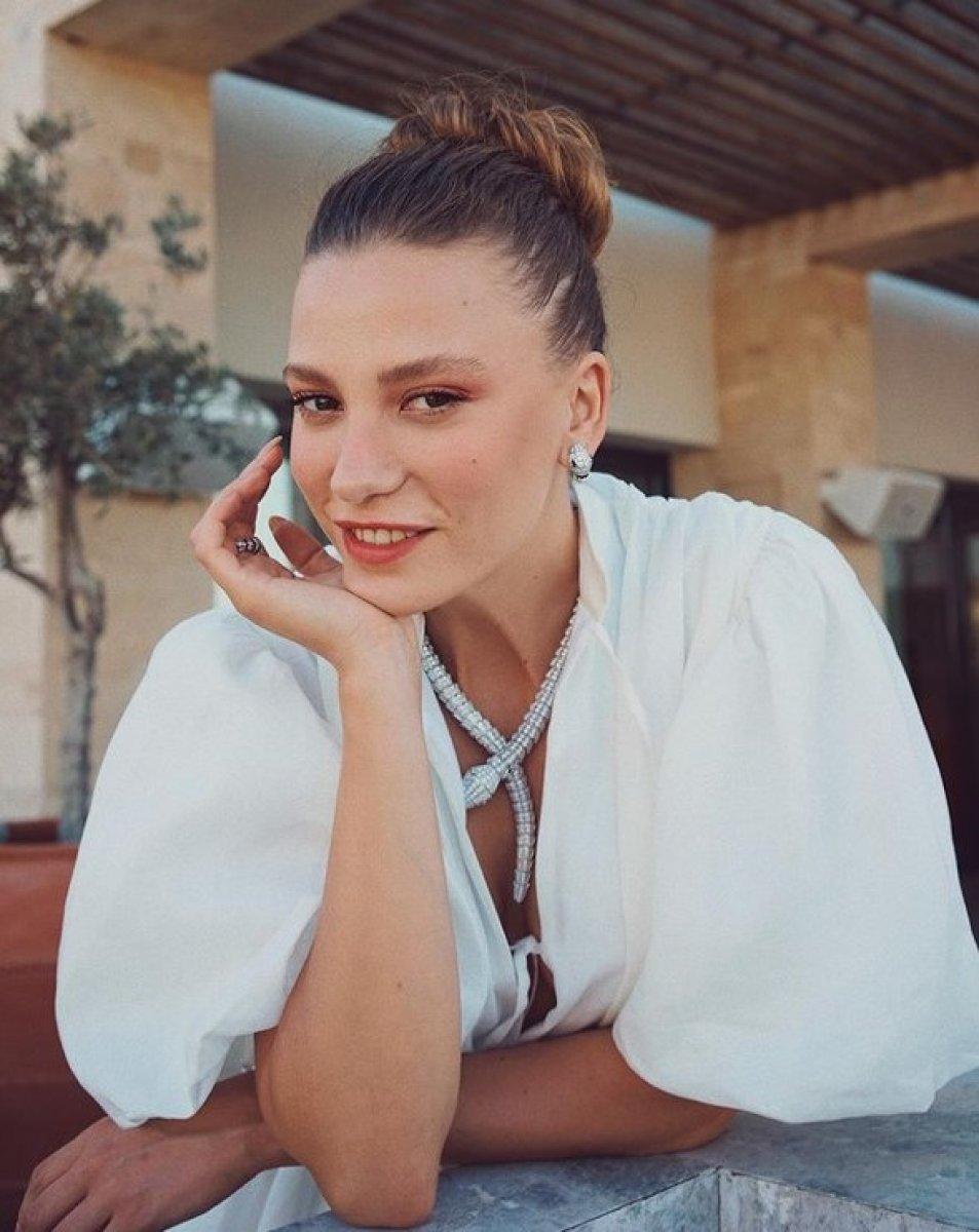 Serenay Sarıkaya'nın çocukluk fotoğrafı