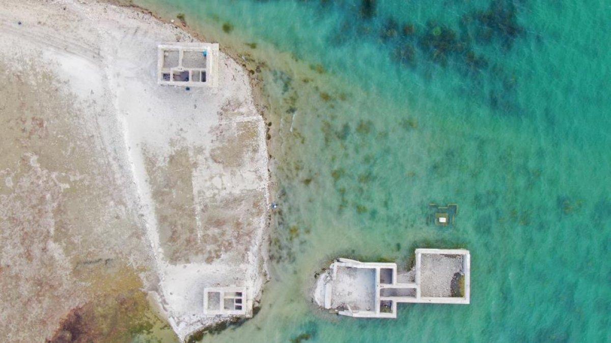 Elazığ’da sular çekildi, 75 yıllık okul ortaya çıktı