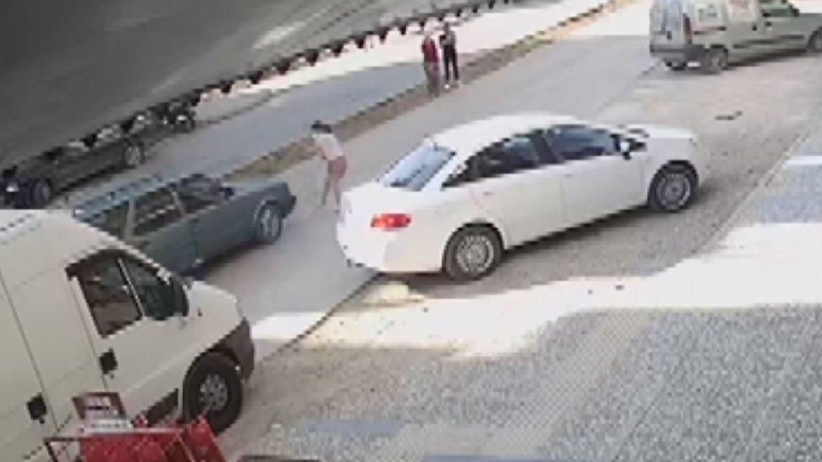 Antalya'da yola fırlayan kız çocuğuna otomobil çarptı