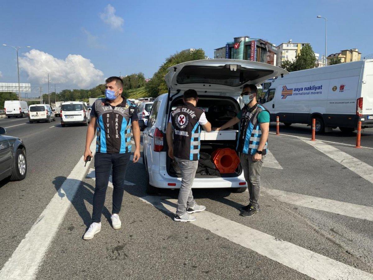 Beykoz'da sürücülere usulsüz çakar denetimi yapıldı