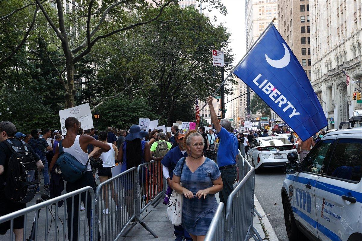 ABD'de yüzlerce kişi, koronavirüs aşısını protesto etti