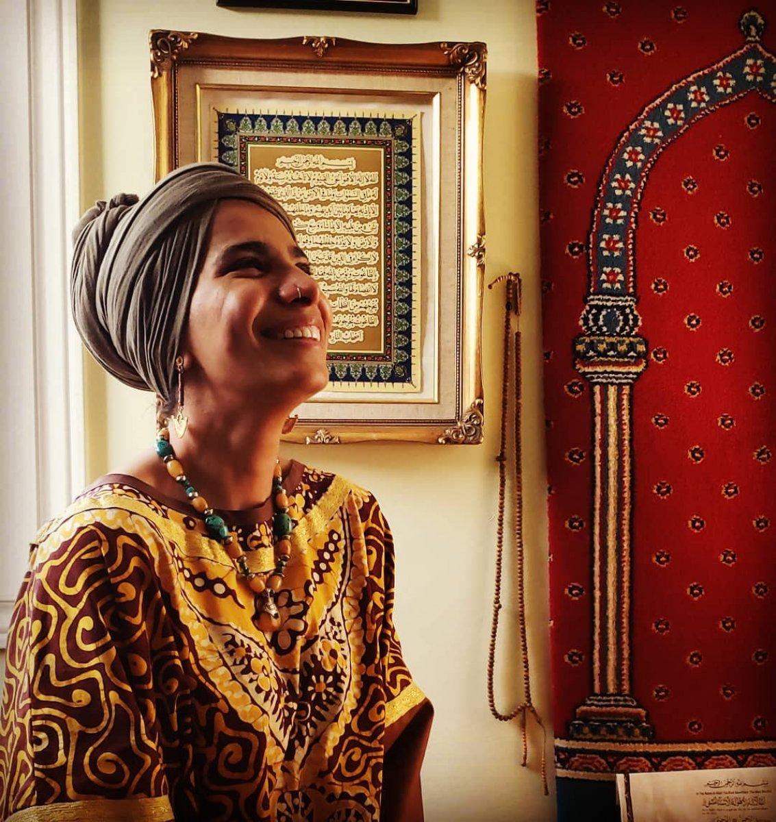 Afgan kadın, ülkesinden ayrılmak istemiyor