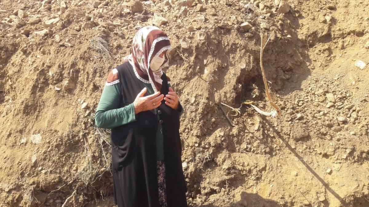 Artvin’de sular altında kalacak ilçede, hüzünlü mezar nakil işlemi