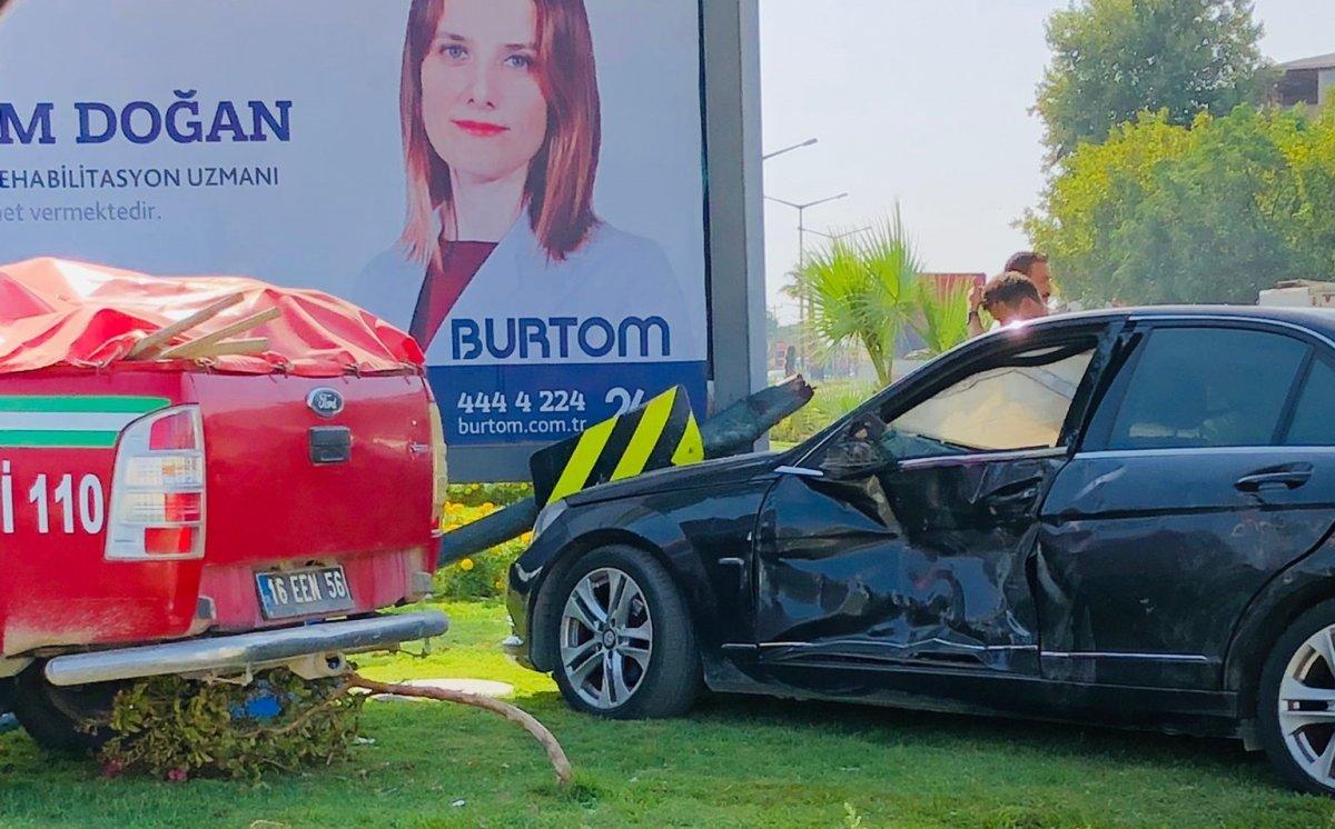 Bursa'da tarla yangınına giden orman itfaiyesi kaza yaptı