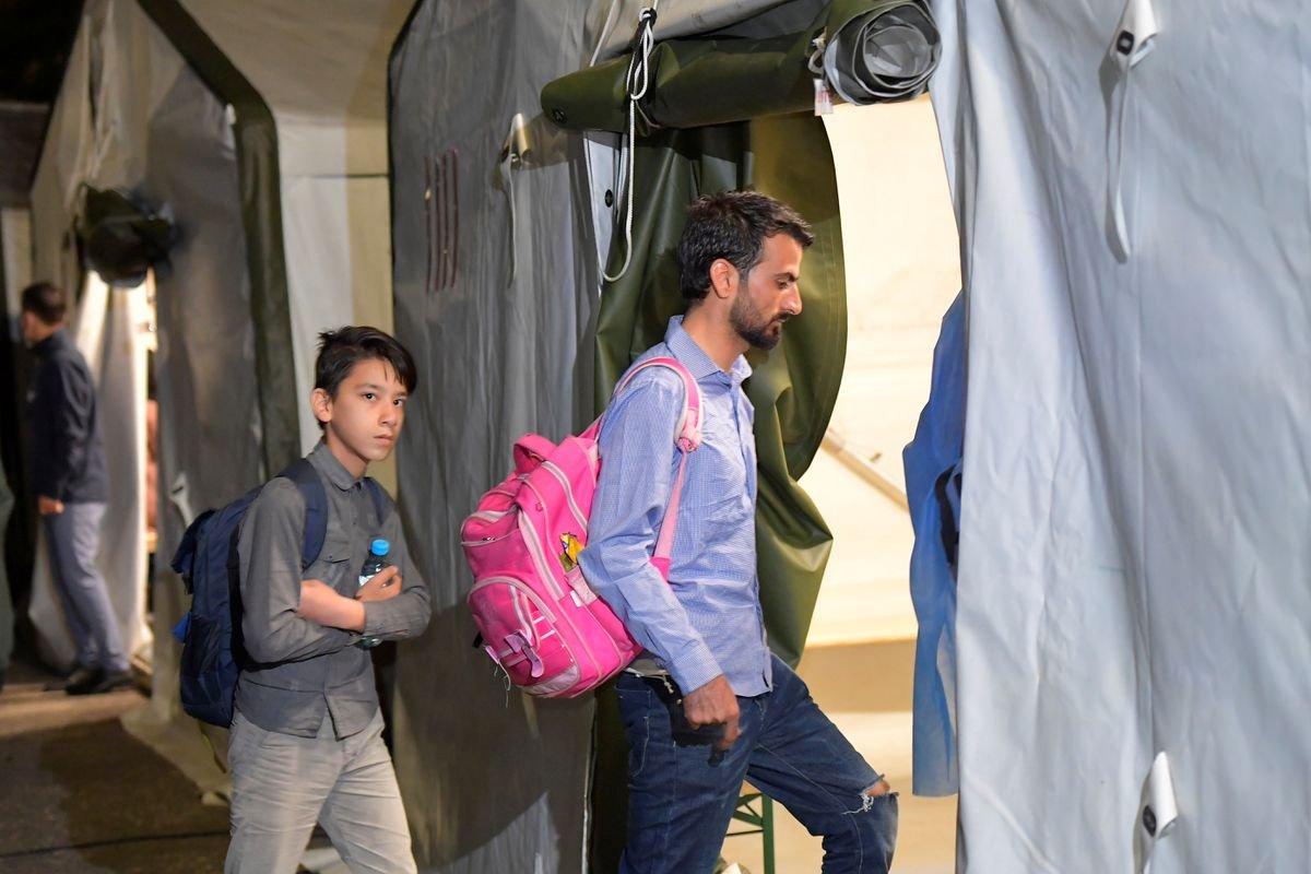 Belçika, saldırı ihtimali nedeniyle Afganistan'dan tahliyeleri durdurdu