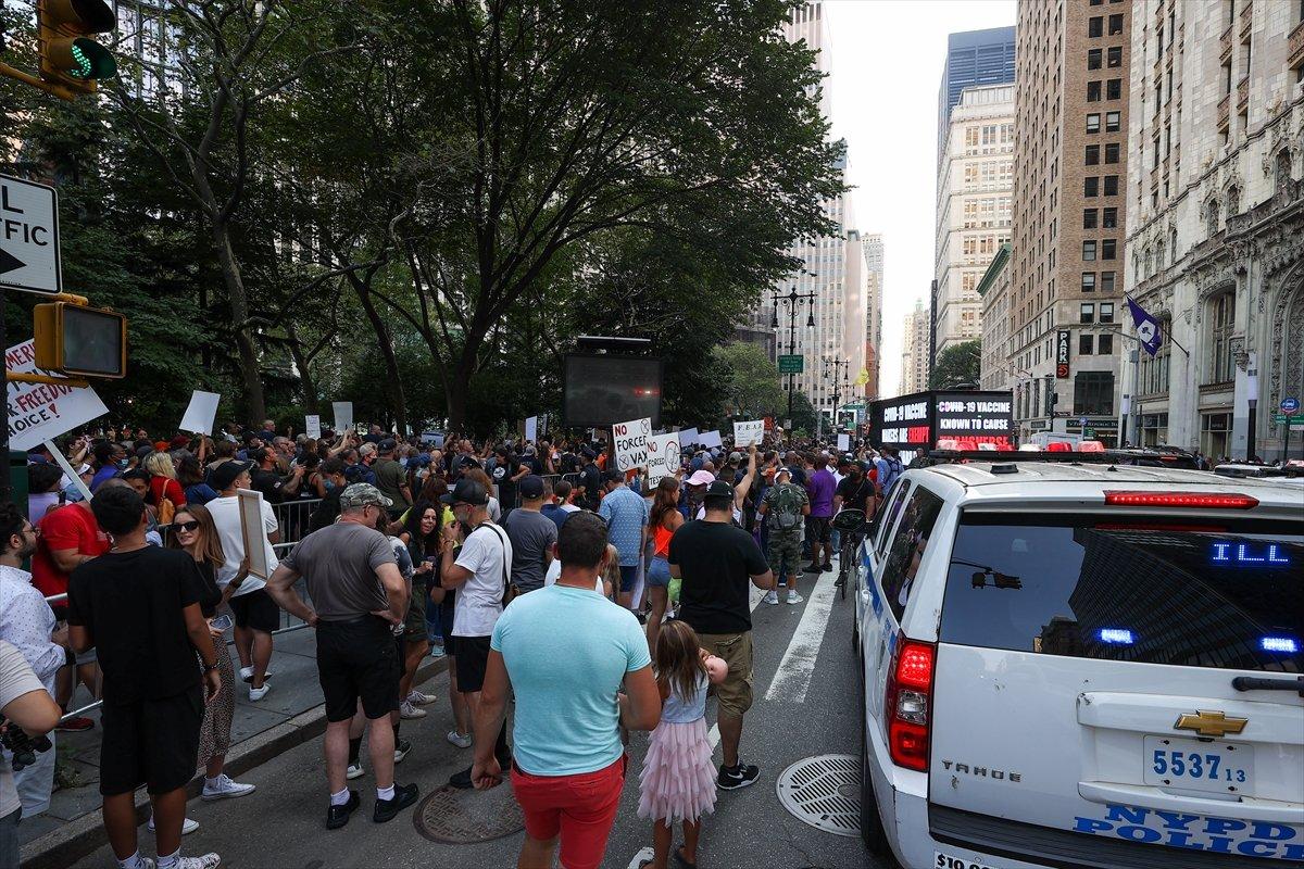 ABD'de yüzlerce kişi, koronavirüs aşısını protesto etti