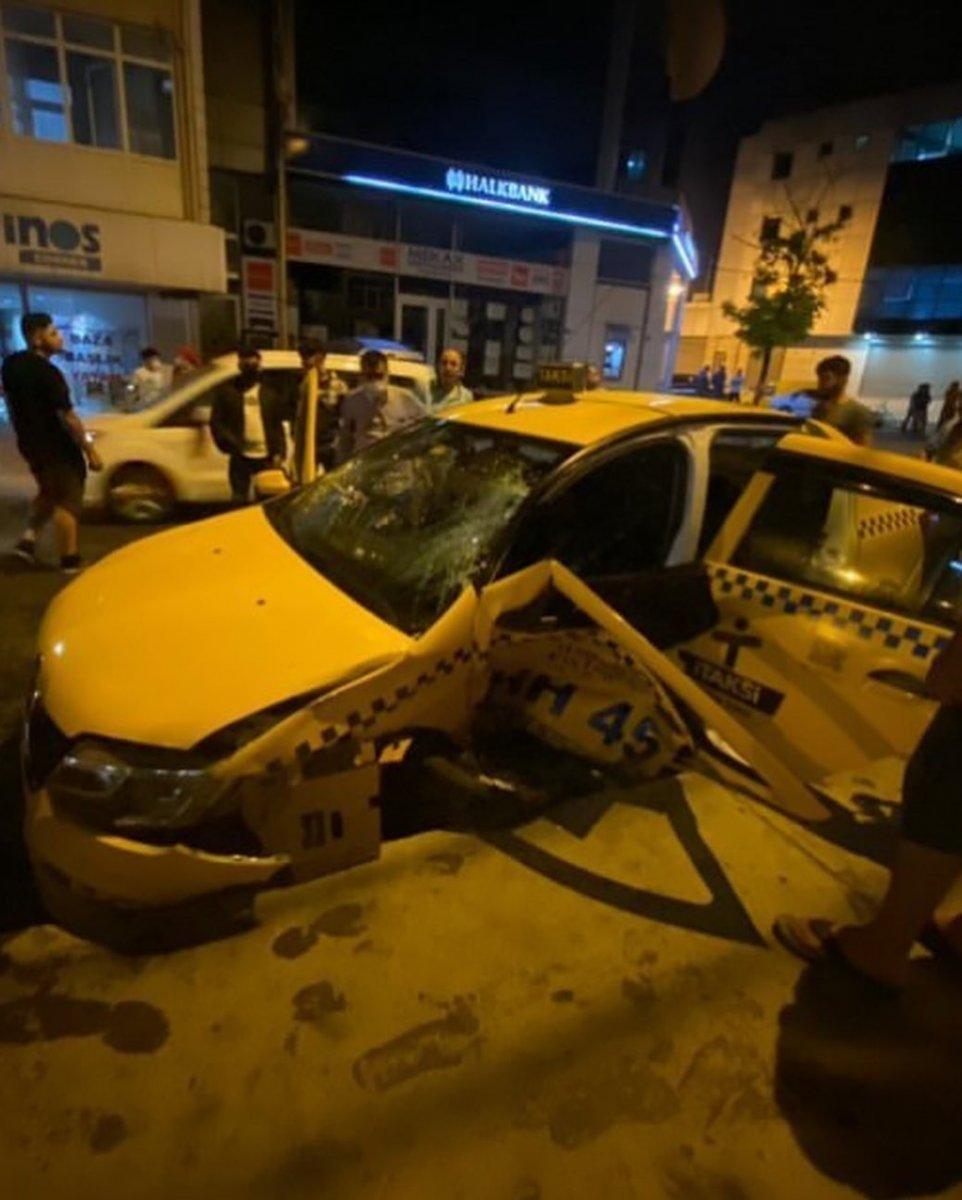 Ümraniye’de aşırı hız yaptı, taksiyi savurdu