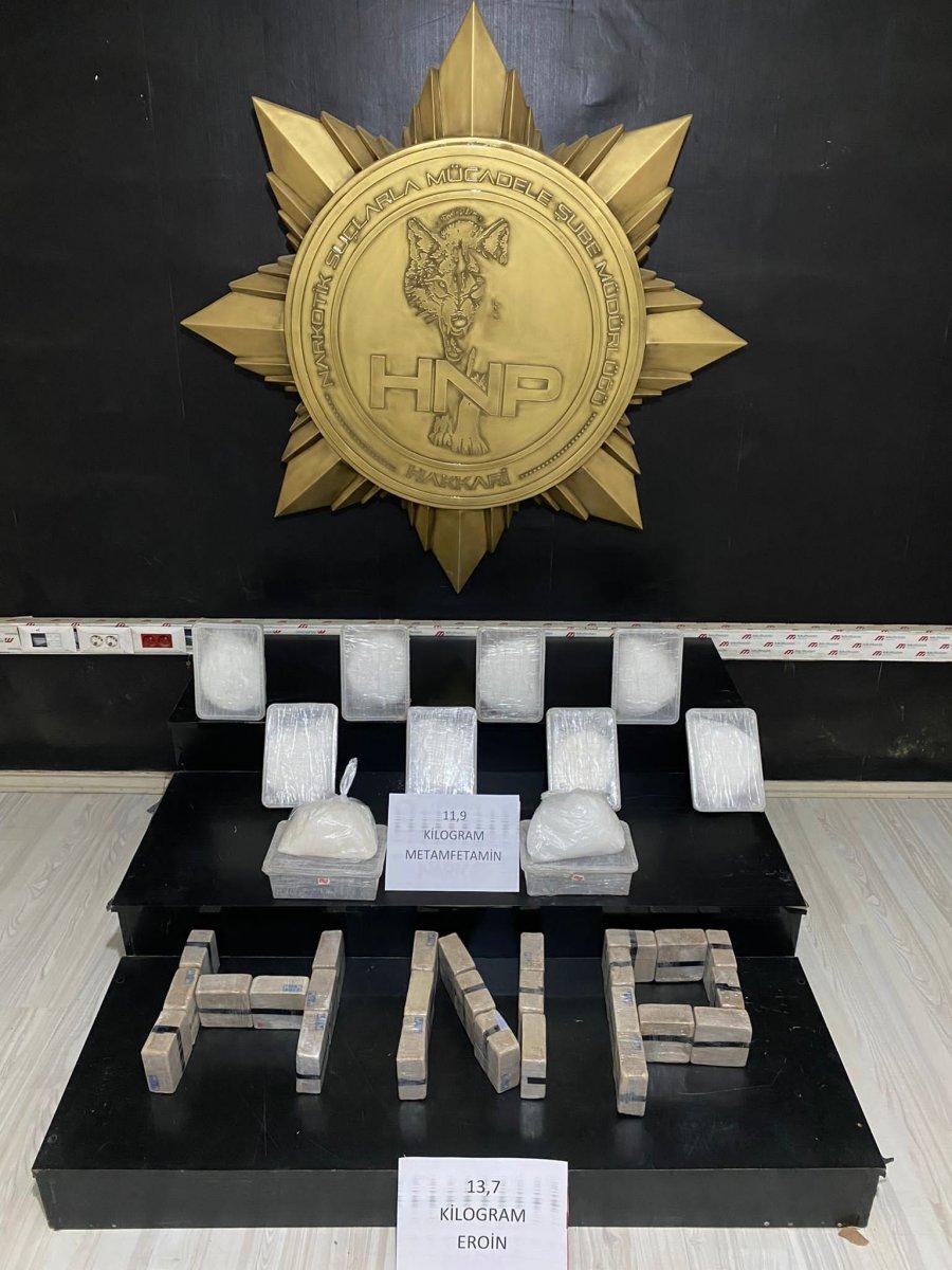 Hakkari’de 25 kilo 600 gram uyuşturucu yakalandı