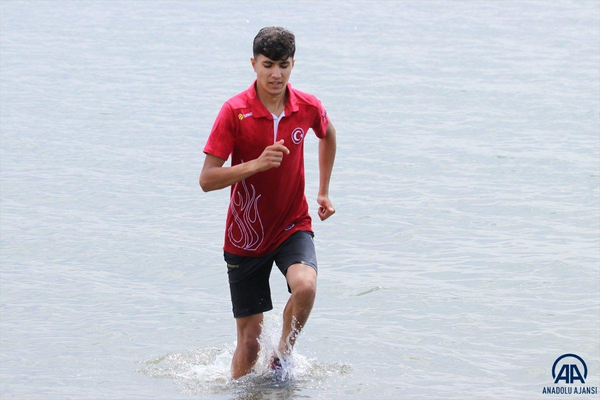 Van Gölü kıyısında yaptığı antrenmanlarla 1 ayda 3 şampiyonluk kazandı