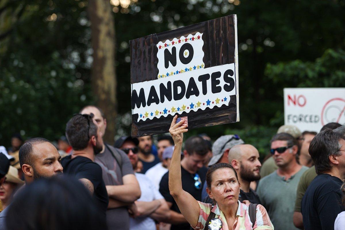 ABD'de yüzlerce kişi, koronavirüs aşısını protesto etti