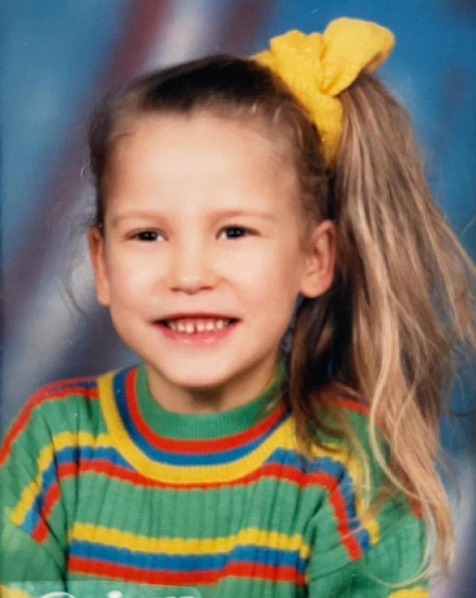 Serenay Sarıkaya'nın çocukluk fotoğrafı