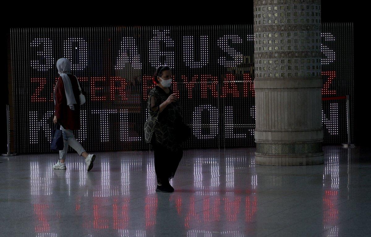 İstanbul'da 30 Ağustos Zafer Bayramı'na özel dijital gösterim