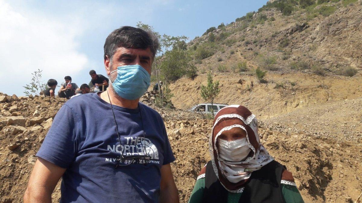 Artvin’de sular altında kalacak ilçede, hüzünlü mezar nakil işlemi