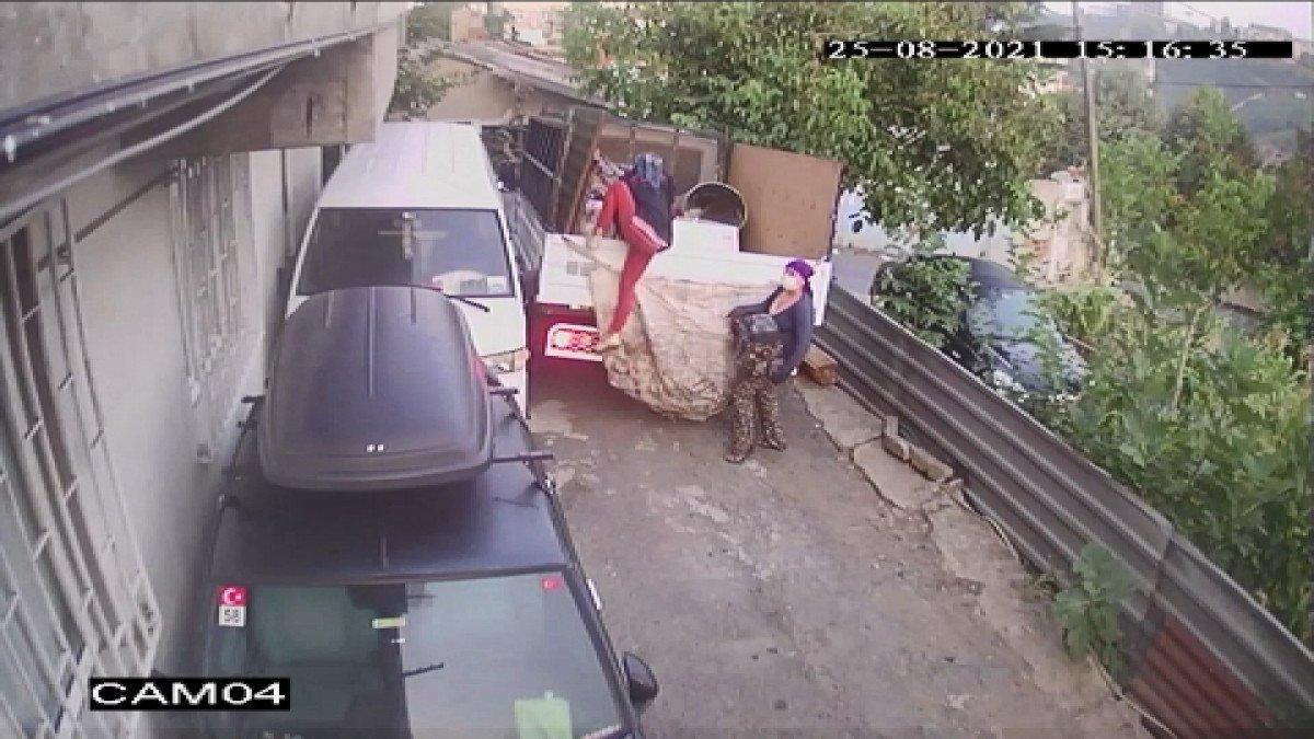 Sarıyer’de arabanın motorunu çalınma anları kamerada