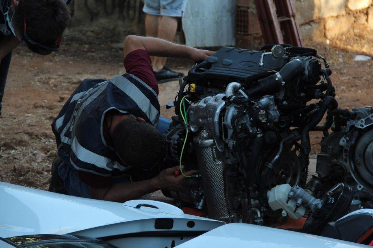 Muğla'da çaldıkları lüks otomobili, Antalya'da parçaladılar