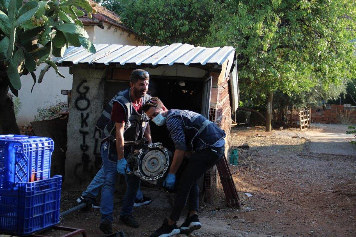 Muğla'da çaldıkları lüks otomobili, Antalya'da parçaladılar