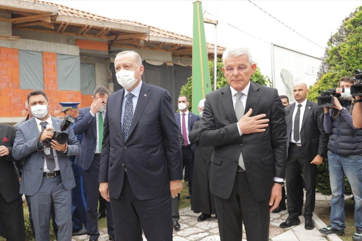 Cumhurbaşkanı Erdoğan, Aliya İzzetbegoviç’in kabrini ziyaret etti