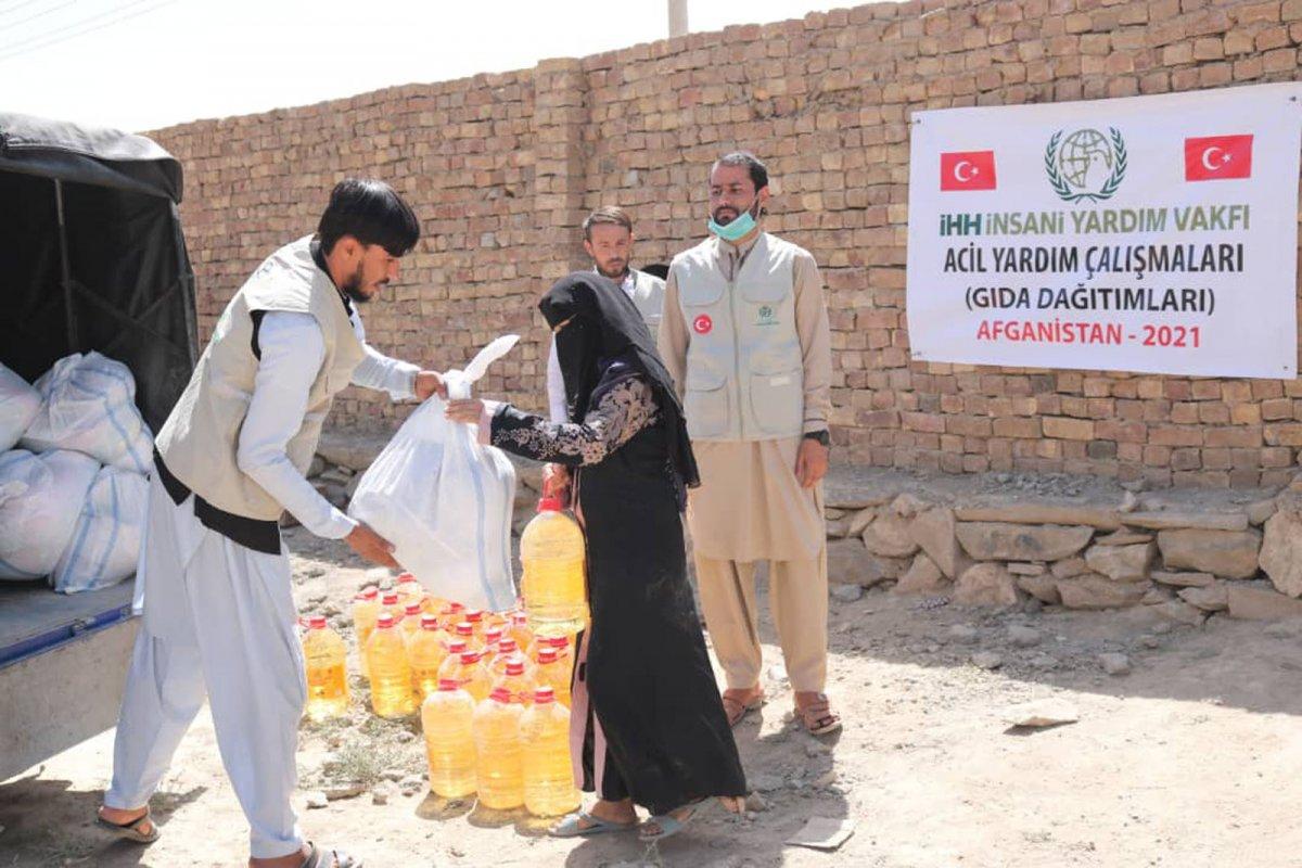 İHH, Afganistan'ın başkenti Kabil'de 50 aileye kumanya dağıttı