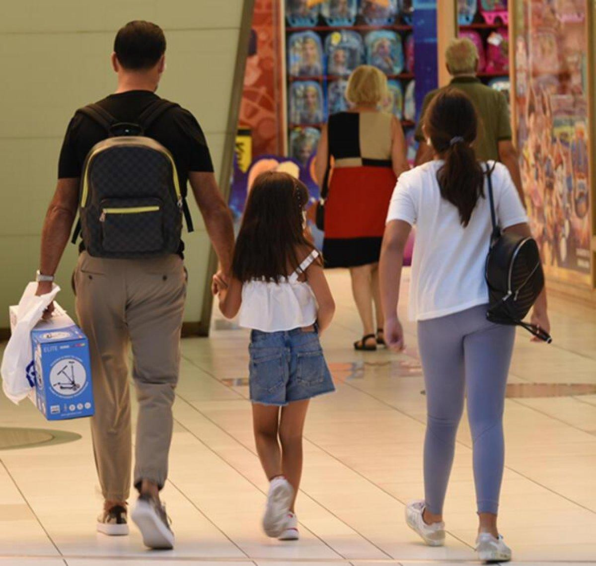 Kardeşinin çocuklarına babalık yapan Alişan, alışverişte görüntülendi