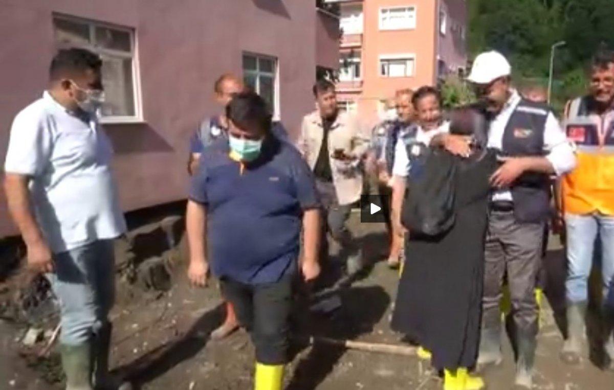 Kastamonu'da Murat Kurum'a sarılıp ağlayan kadın, duygularını anlattı