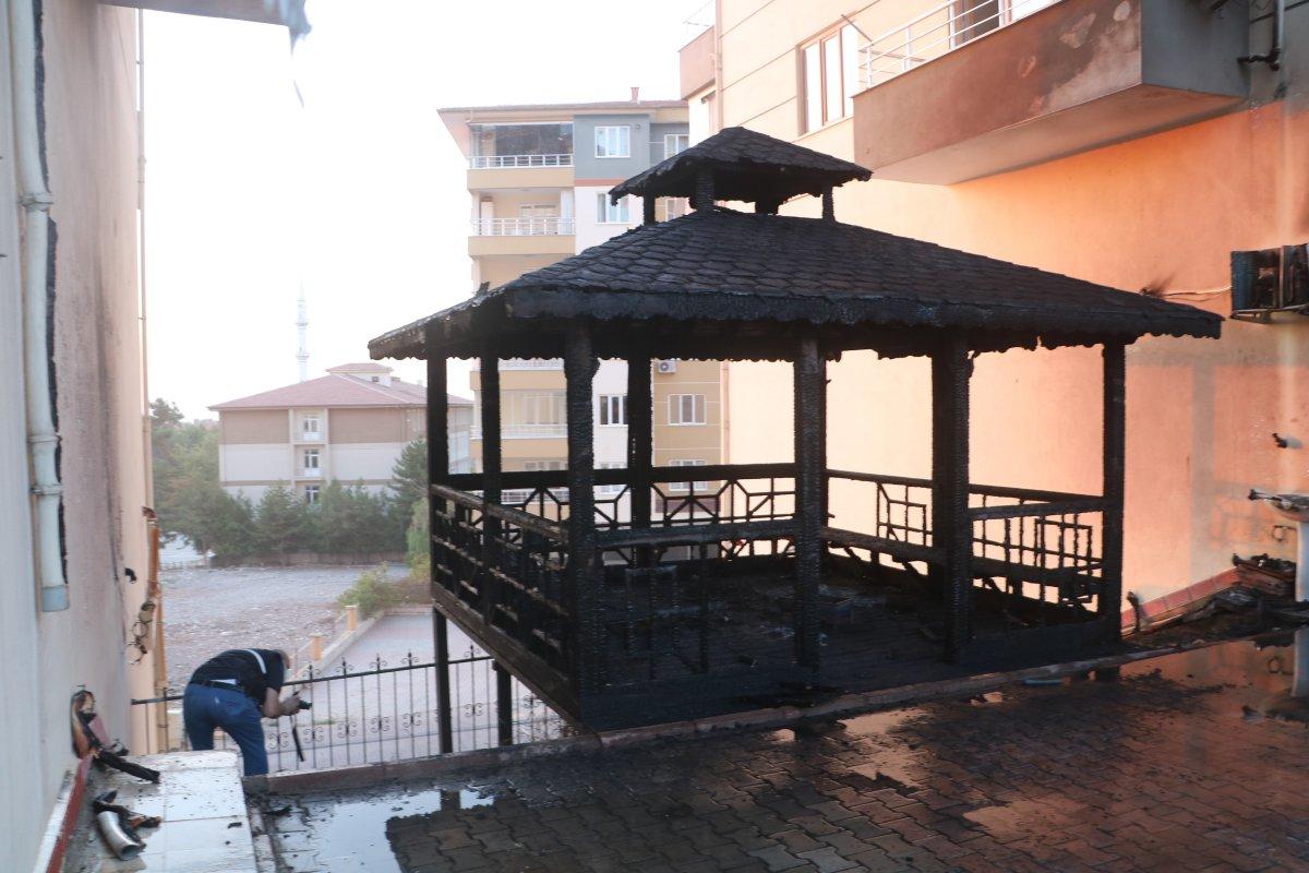 Malatya'da alevler apartmanlara sıçramadan kontrol altına alındı