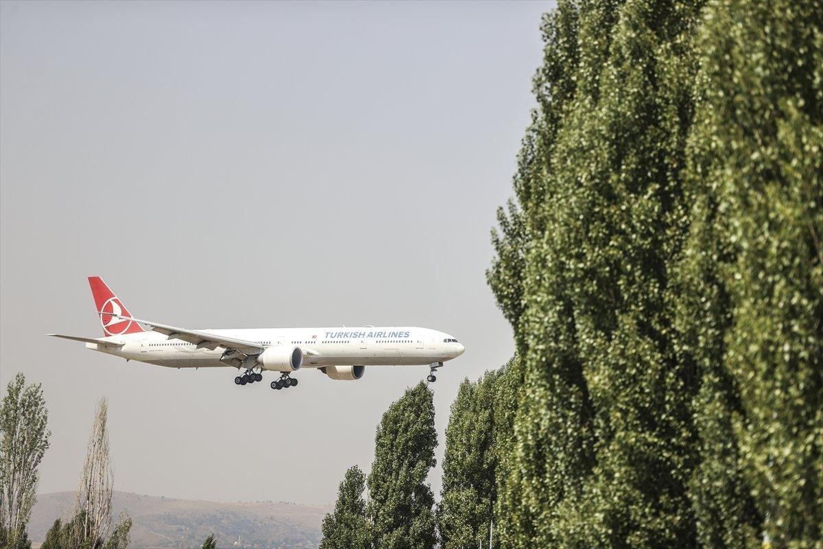 Afganistan'daki Türk askerlerini taşıyan uçak, Esenboğa Havalimanı'na indi