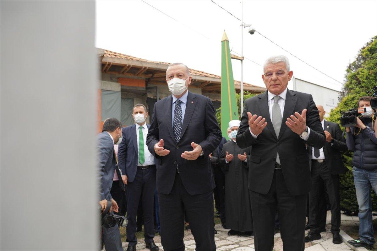 Cumhurbaşkanı Erdoğan, Aliya İzzetbegoviç’in kabrini ziyaret etti