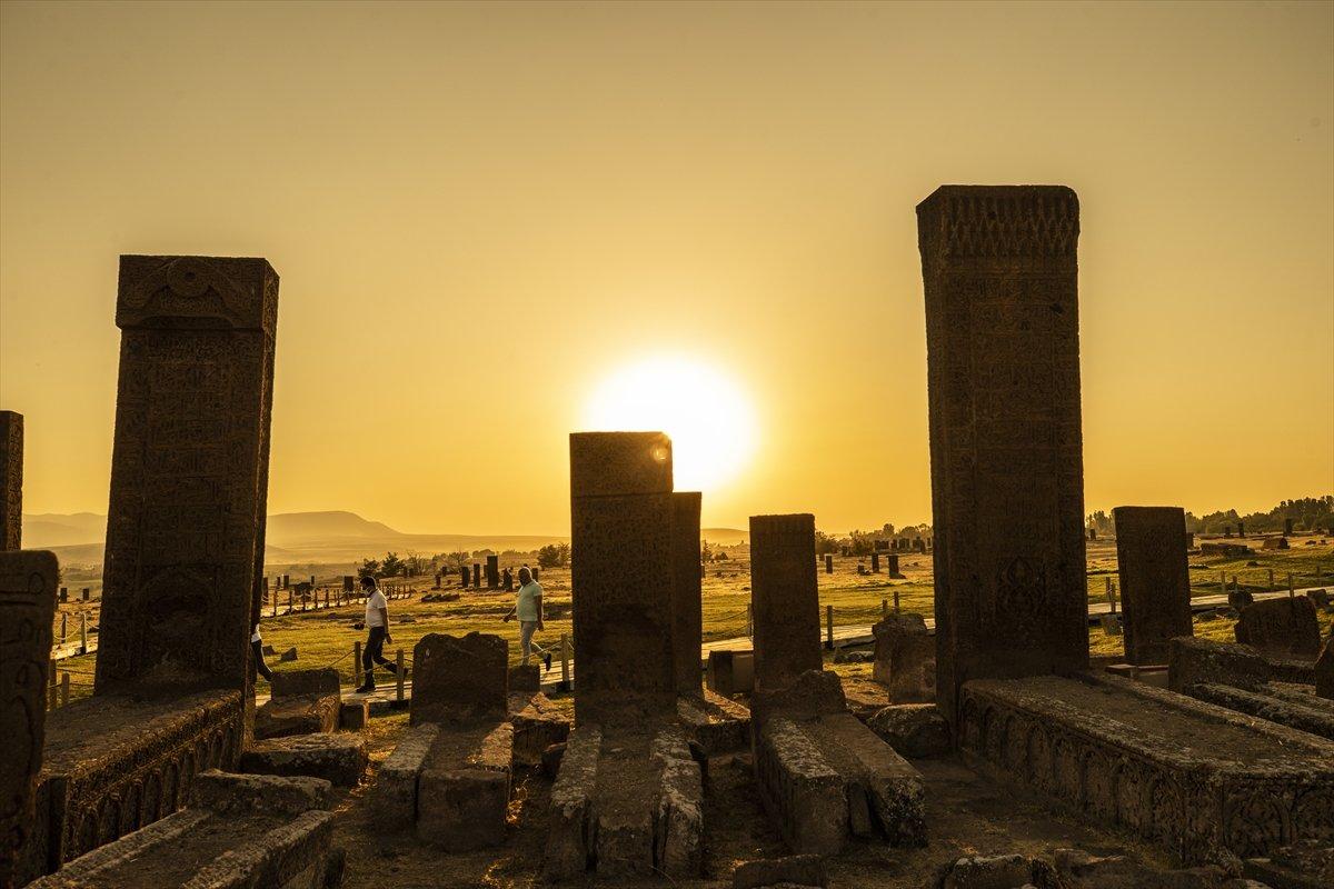 Selçuklu Meydan Mezarlığı, tarihe ışık tutuyor