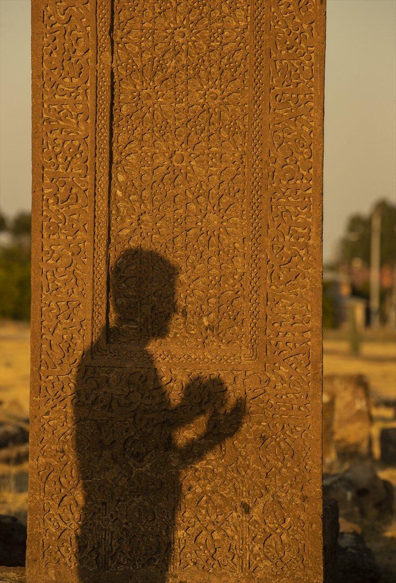 Selçuklu Meydan Mezarlığı, tarihe ışık tutuyor