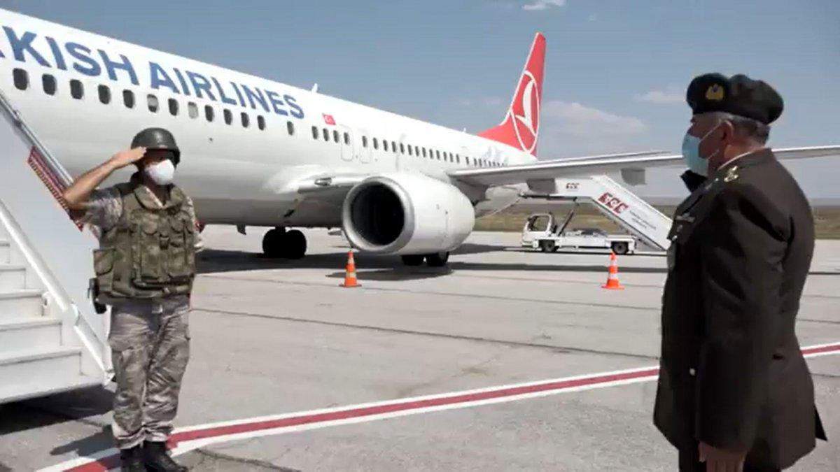 Afganistan'daki Türk askerlerini taşıyan uçak, Esenboğa Havalimanı'na indi