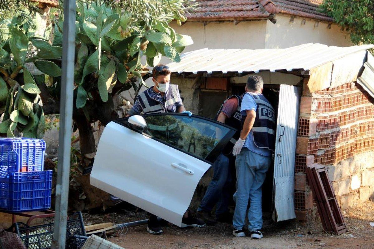 Muğla'da çaldıkları lüks otomobili, Antalya'da parçaladılar