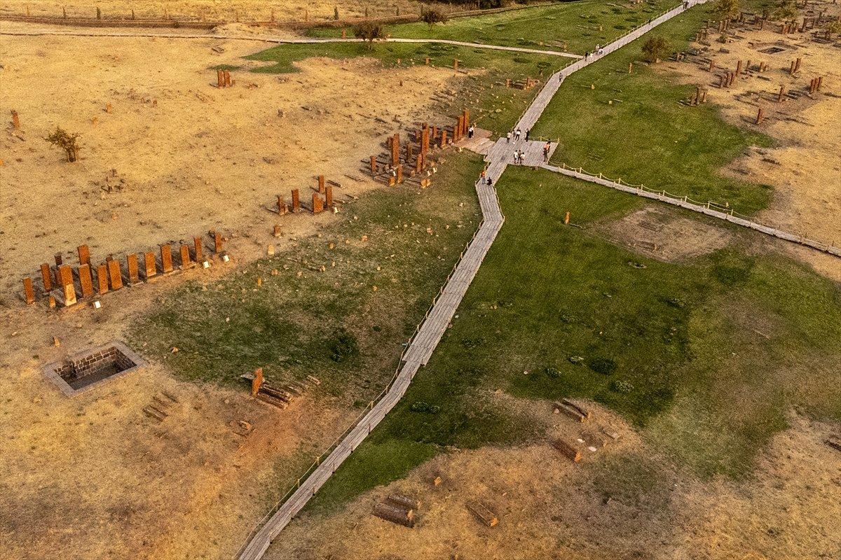 Selçuklu Meydan Mezarlığı, tarihe ışık tutuyor