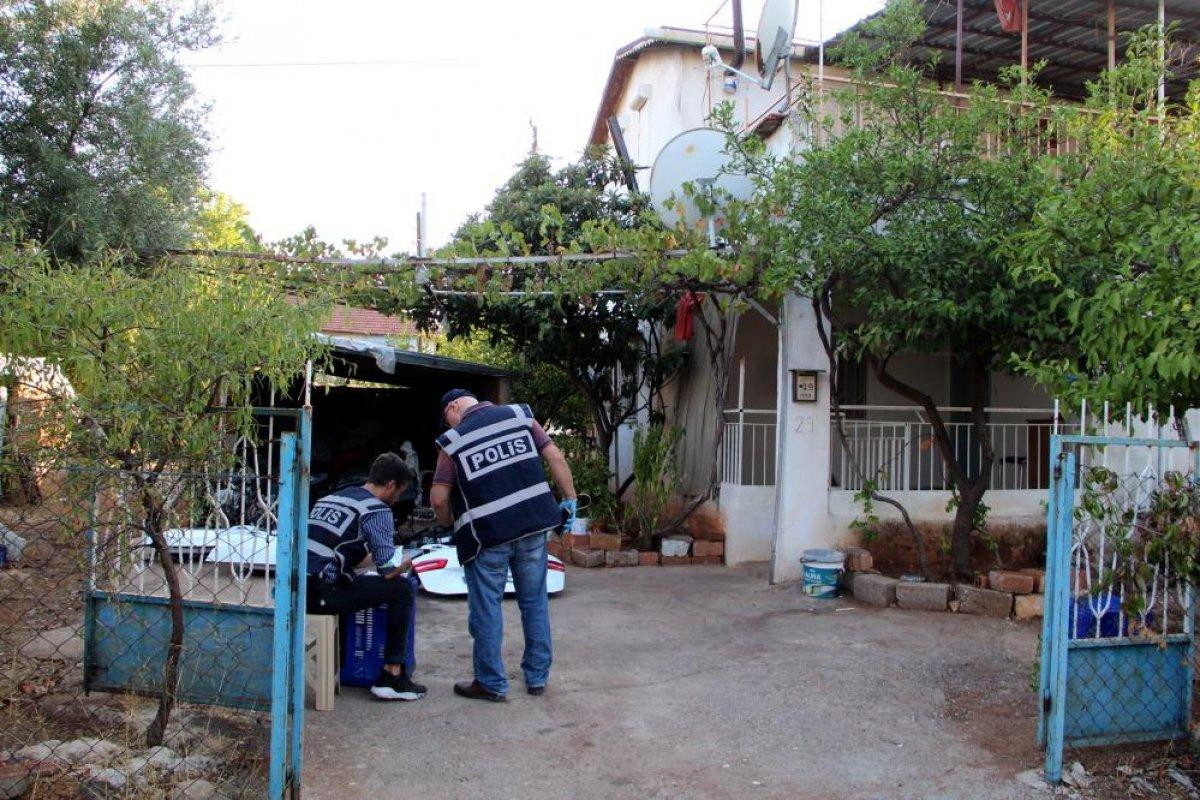Muğla'da çaldıkları lüks otomobili, Antalya'da parçaladılar