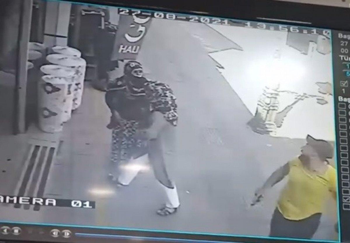 Çorum’da sokak ortasında sırtından vurup kaçtı