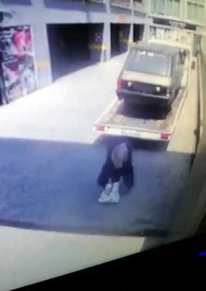 Gaziosmanpaşa'da çekicinin yaşlı kadına çarptığı anlar