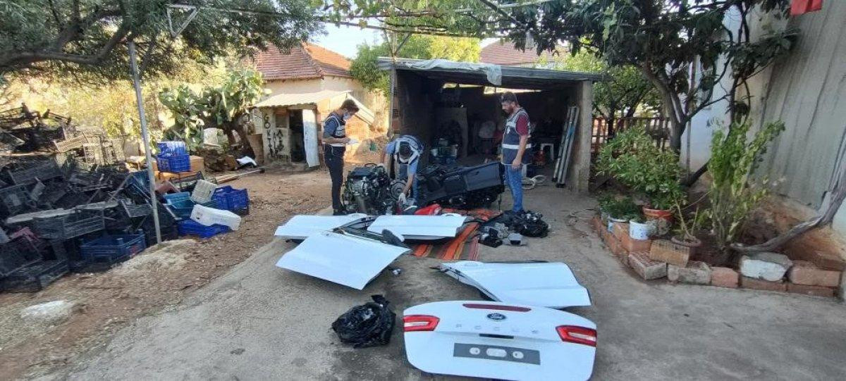 Muğla'da çaldıkları lüks otomobili, Antalya'da parçaladılar
