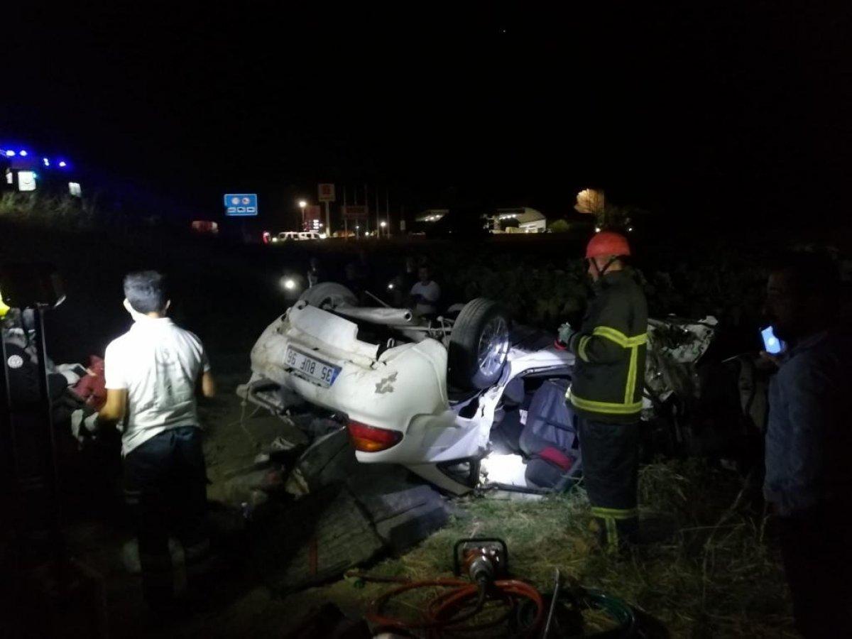 Manisa'da işçi servisi otomobille çarpıştı