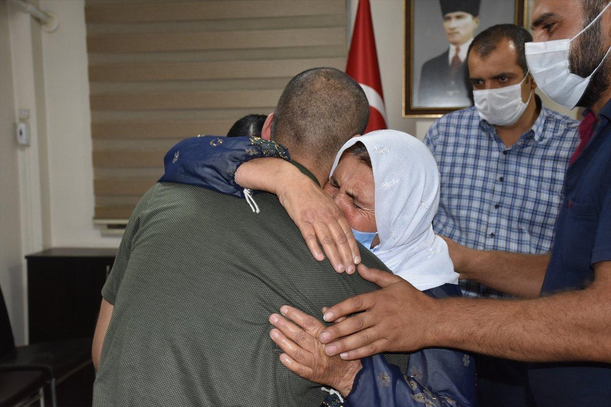 Evlat nöbetinde bir aile daha çocuğuna kavuştu