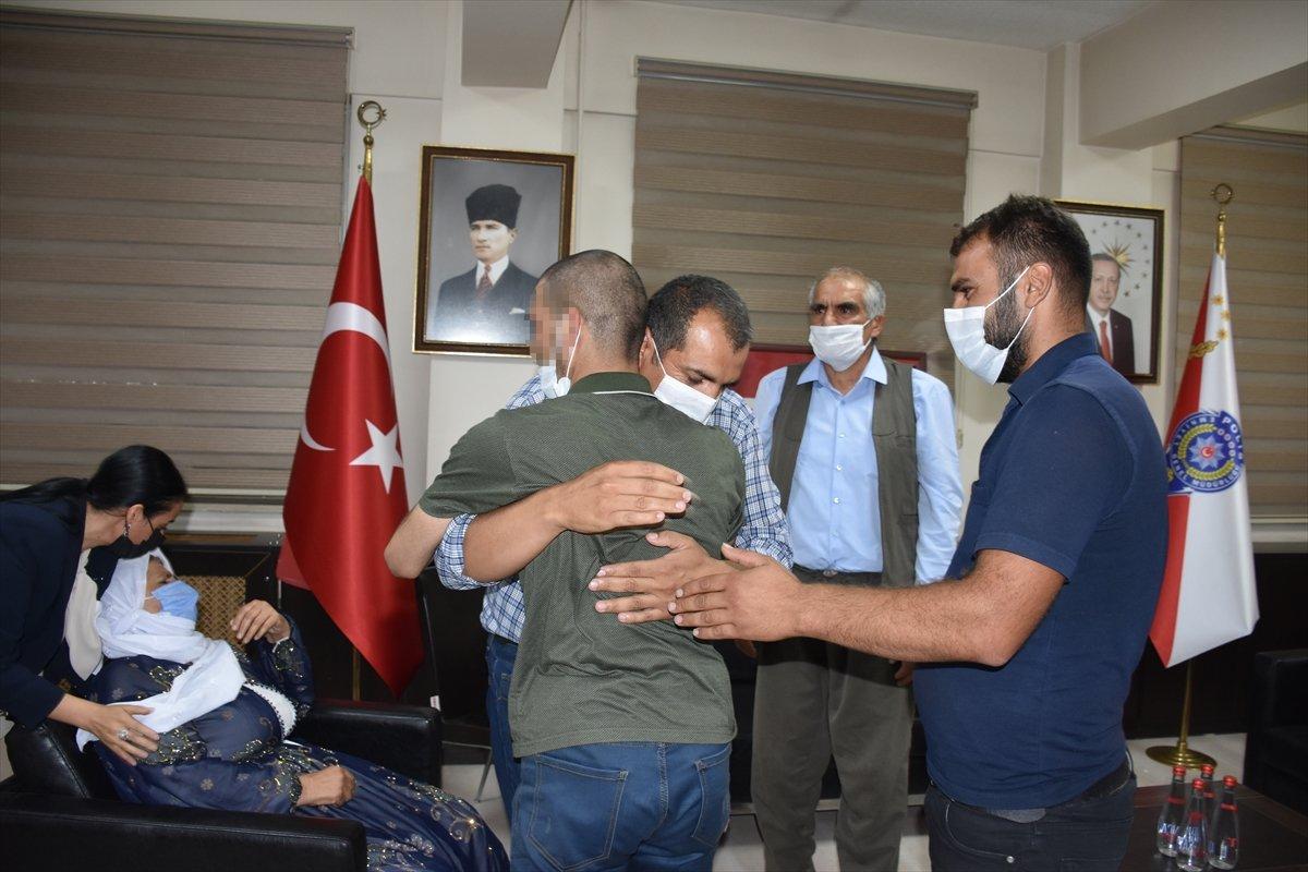 Evlat nöbetinde bir aile daha çocuğuna kavuştu