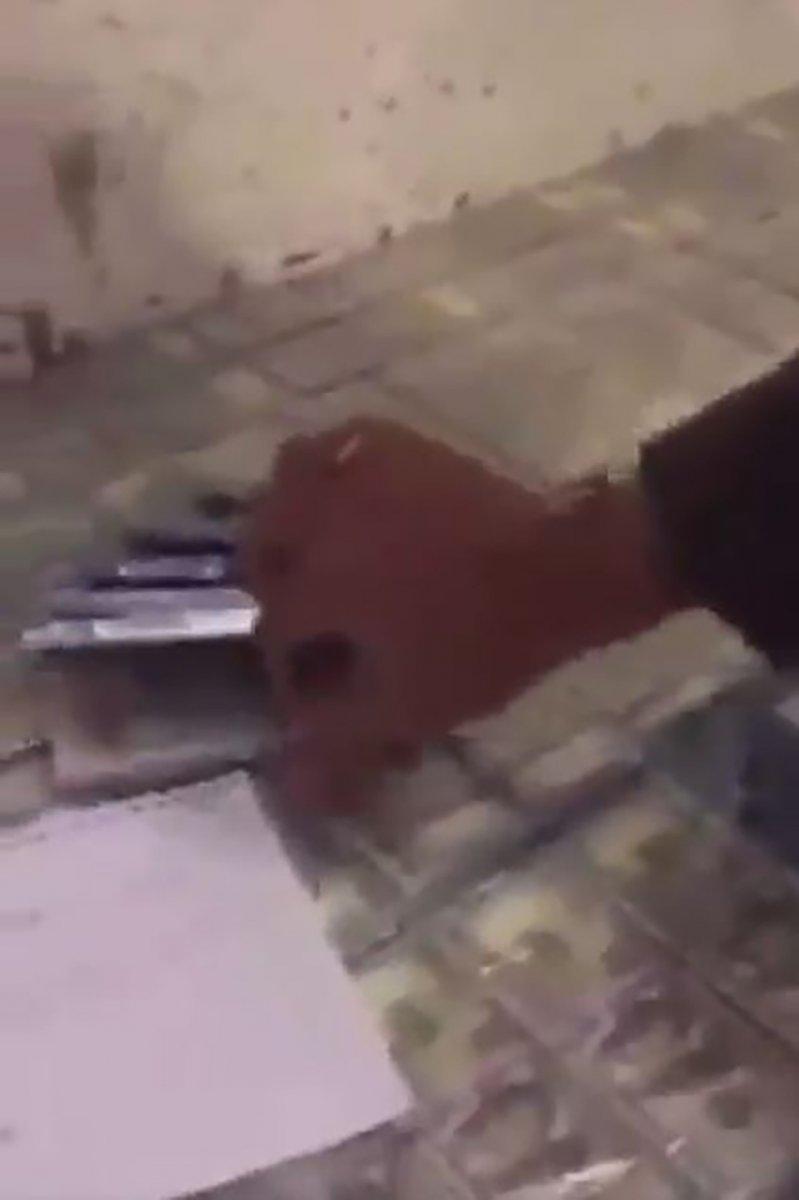 Amerikalı diplomat, Taliban'ın eline geçen para ve silahları paylaştı