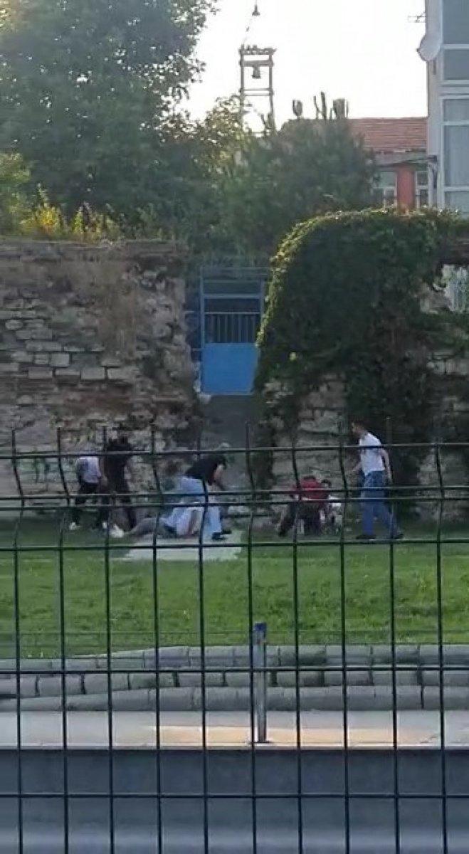 Fatih’te sopalı ve silahlı kavga anları kamerada