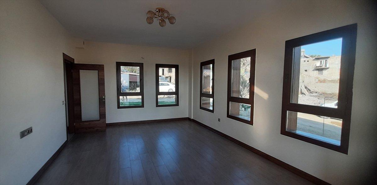 Antalya'daki yangından sonra yaşlı çift yeni evlerine kavuştu