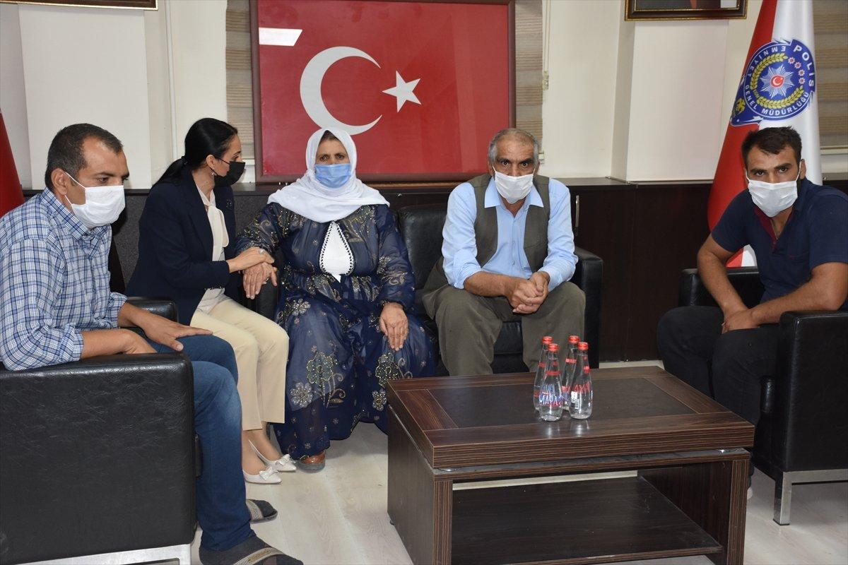 Evlat nöbetinde bir aile daha çocuğuna kavuştu