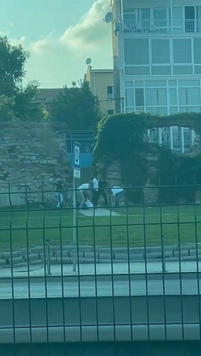 Fatih’te sopalı ve silahlı kavga anları kamerada